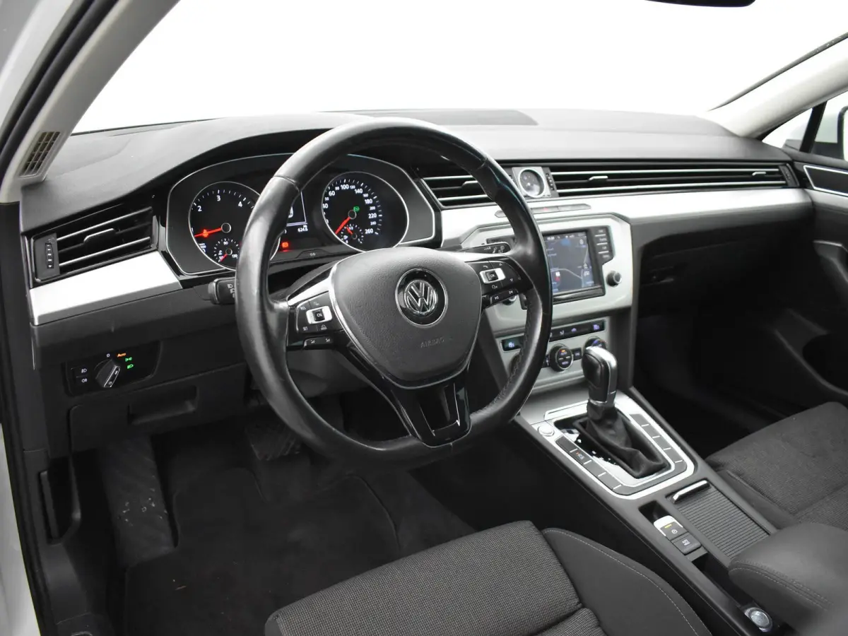 1.6 TDI DSG AUT. COMFORTLINE + WEGKL. TREKHAAK / LED / NAVIGATIE