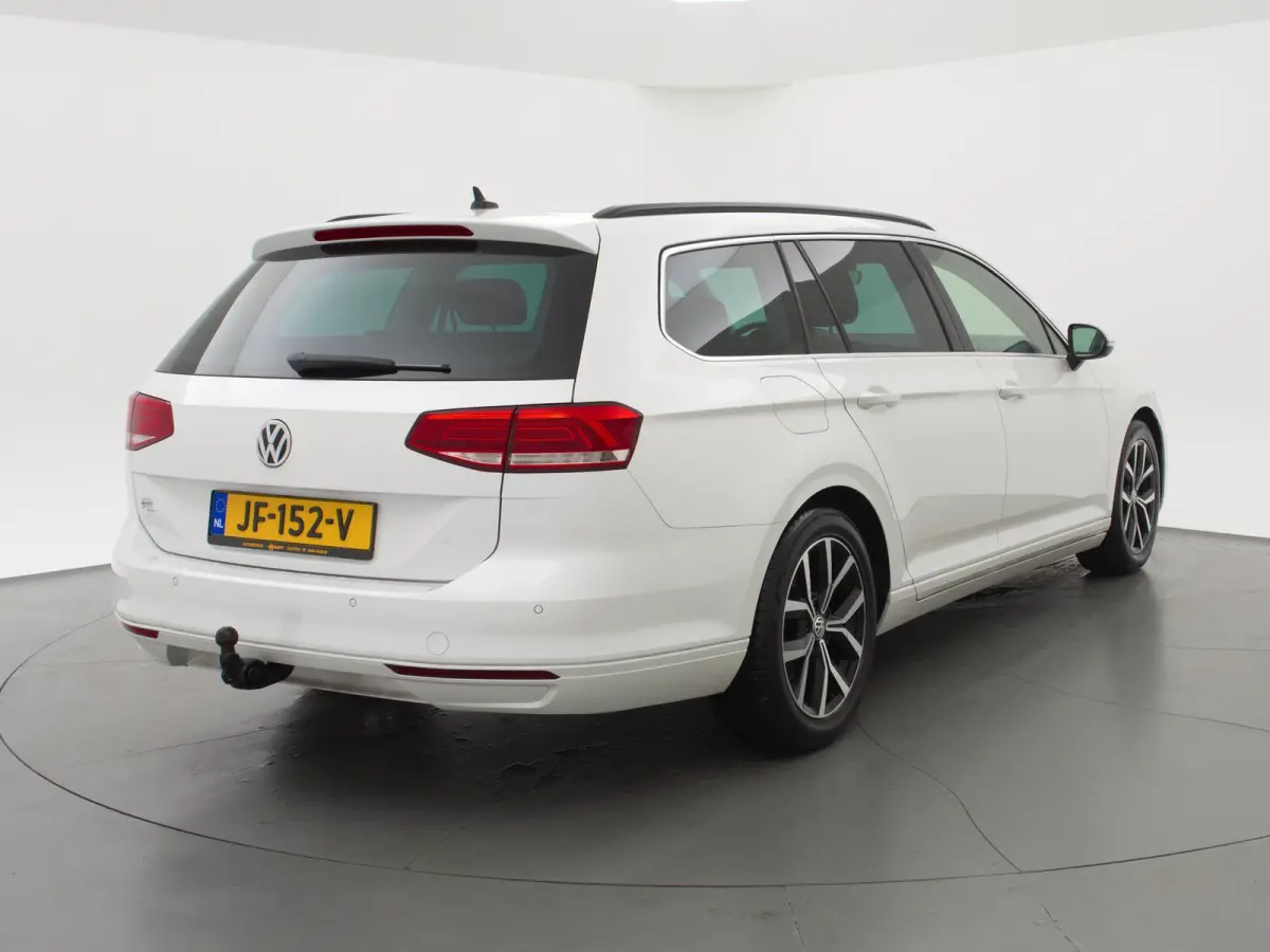 1.6 TDI DSG AUT. COMFORTLINE + WEGKL. TREKHAAK / LED / NAVIGATIE