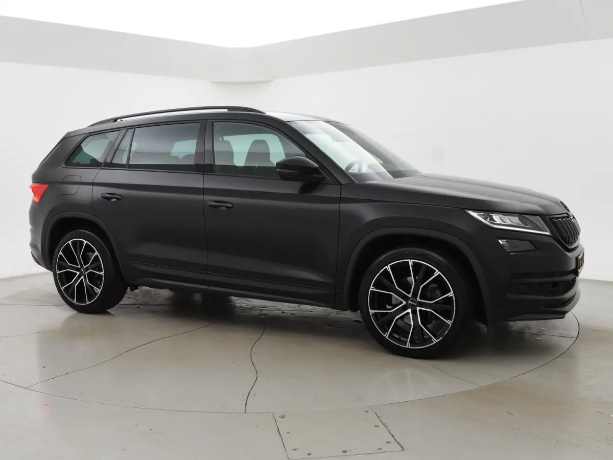1.5 TSI 150 PK DSG AUT. 7-PERS SPORTLINE *MAT ZWART* + ADAPTIVE CRUISE | VIRTUAL COCKPIT | CAMERA | 20 INCH
