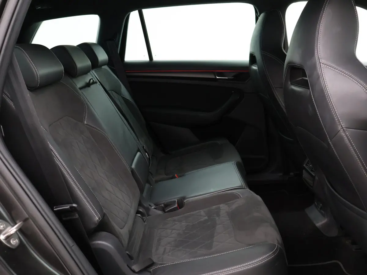 1.5 TSI 150 PK DSG AUT. 7-PERS SPORTLINE *MAT ZWART* + ADAPTIVE CRUISE | VIRTUAL COCKPIT | CAMERA | 20 INCH