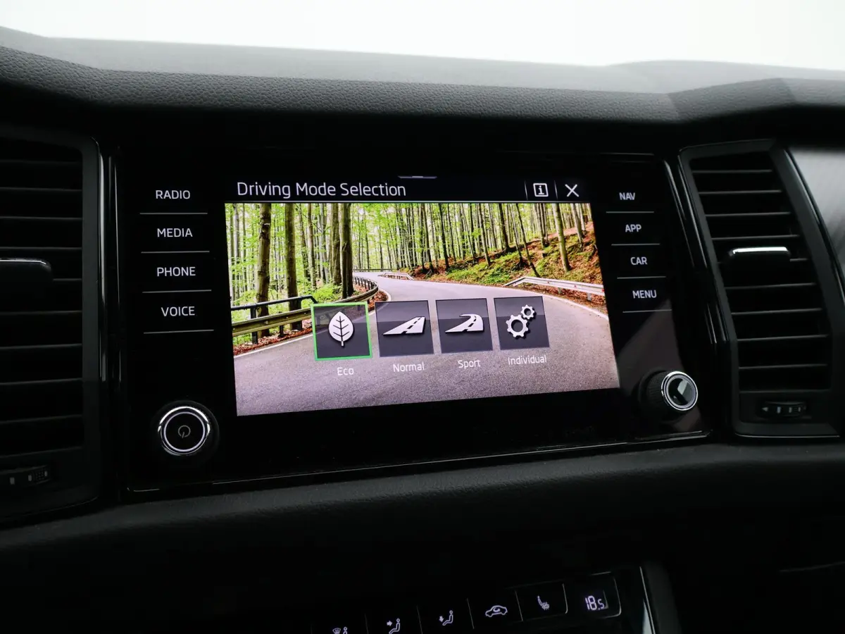 1.5 TSI 150 PK DSG AUT. 7-PERS SPORTLINE *MAT ZWART* + ADAPTIVE CRUISE | VIRTUAL COCKPIT | CAMERA | 20 INCH