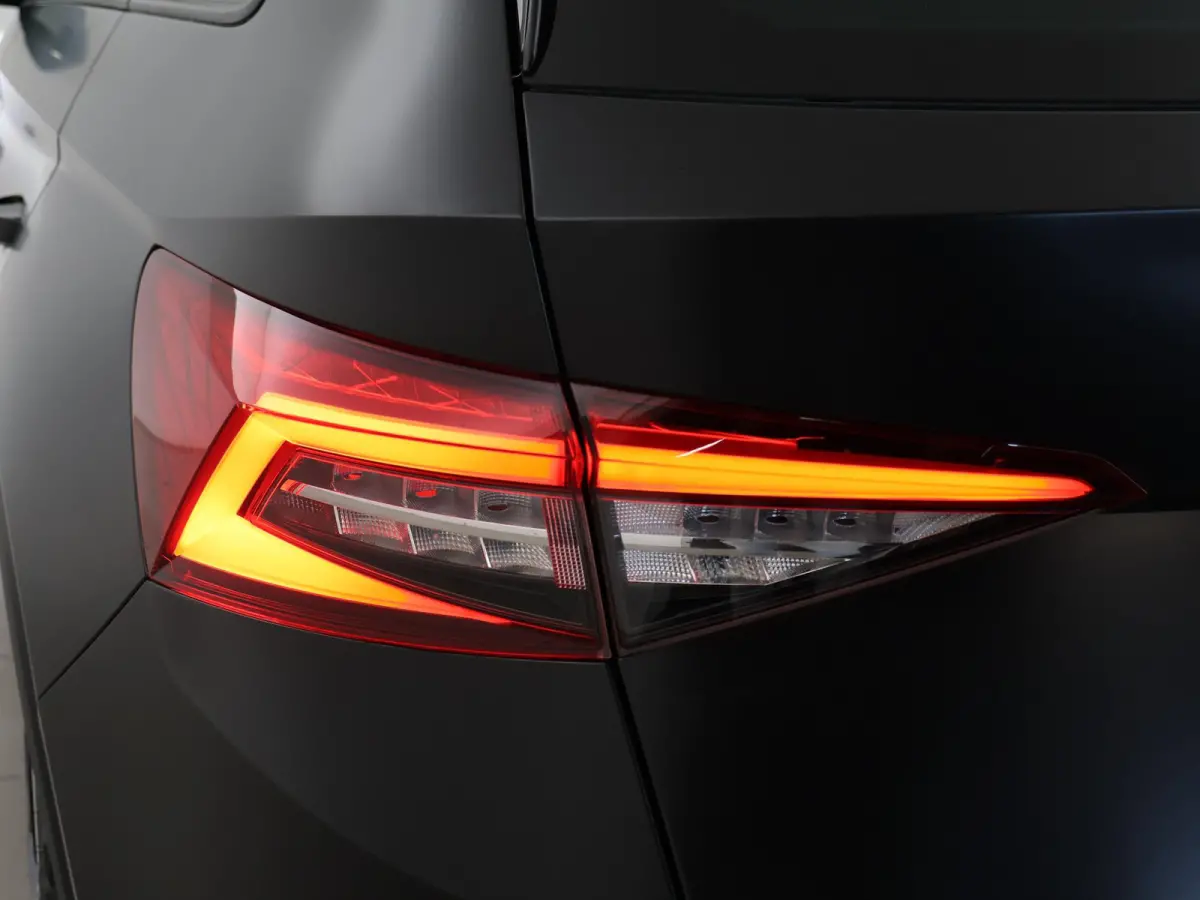 1.5 TSI 150 PK DSG AUT. 7-PERS SPORTLINE *MAT ZWART* + ADAPTIVE CRUISE | VIRTUAL COCKPIT | CAMERA | 20 INCH