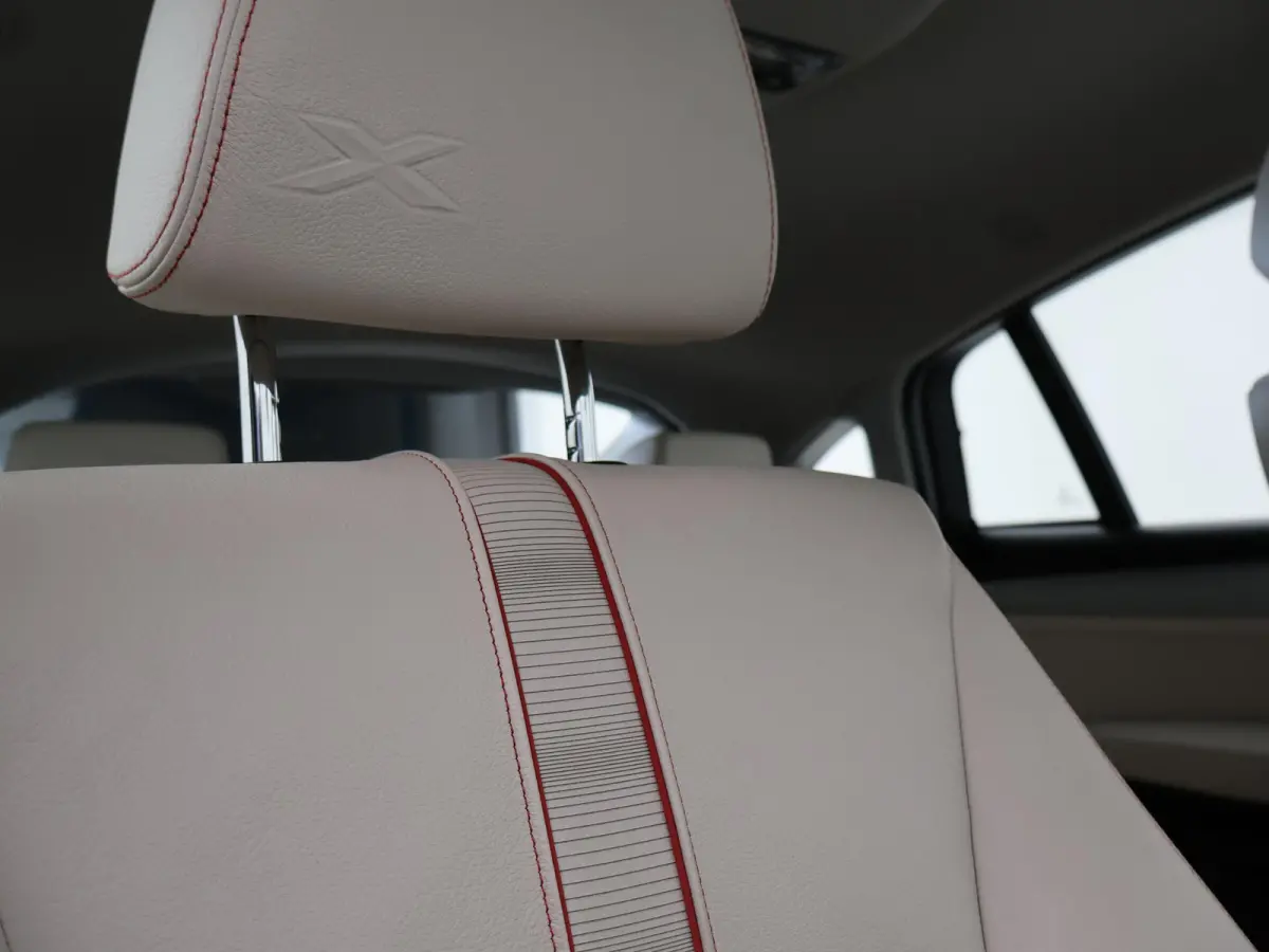 xDrive20i 184 PK H.E. + TREKHAAK 2000 KG | LEDER | HEAD-UP | STOELVERW. | 19 INCH