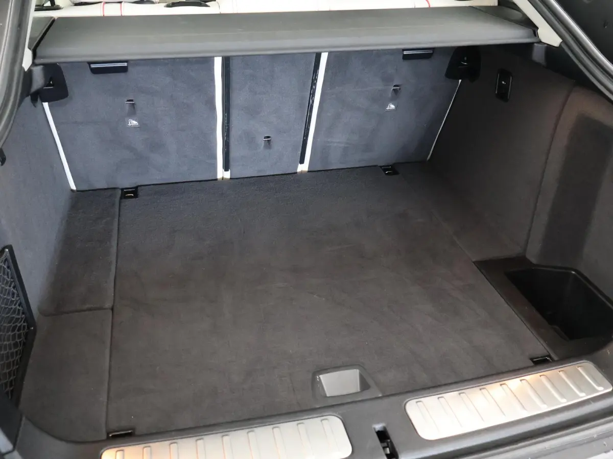 xDrive20i 184 PK H.E. + TREKHAAK 2000 KG | LEDER | HEAD-UP | STOELVERW. | 19 INCH