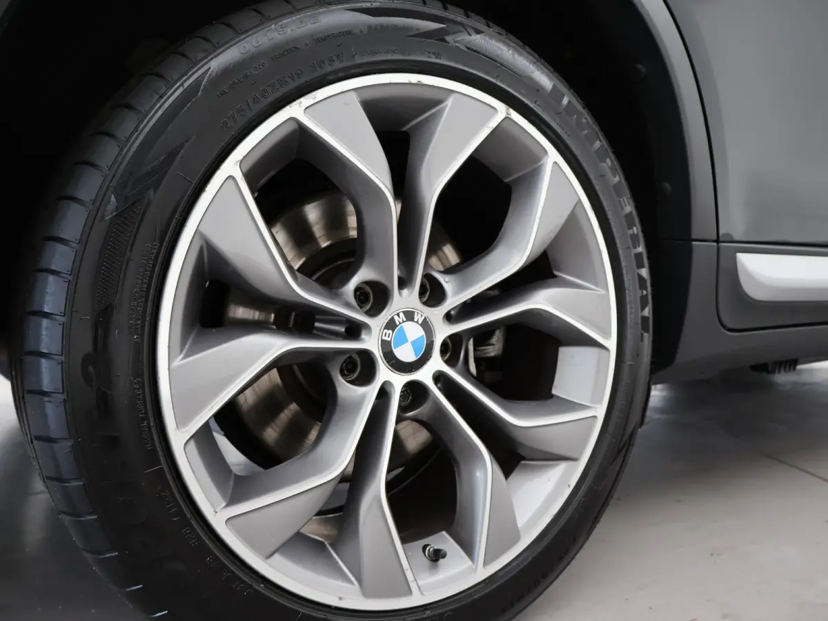 xDrive20i 184 PK H.E. + TREKHAAK 2000 KG | LEDER | HEAD-UP | STOELVERW. | 19 INCH