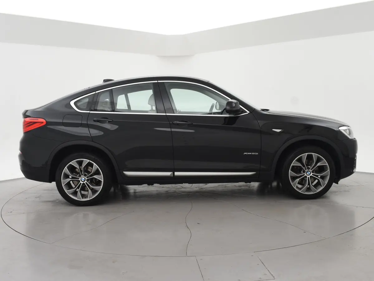 xDrive20i 184 PK H.E. + TREKHAAK 2000 KG | LEDER | HEAD-UP | STOELVERW. | 19 INCH
