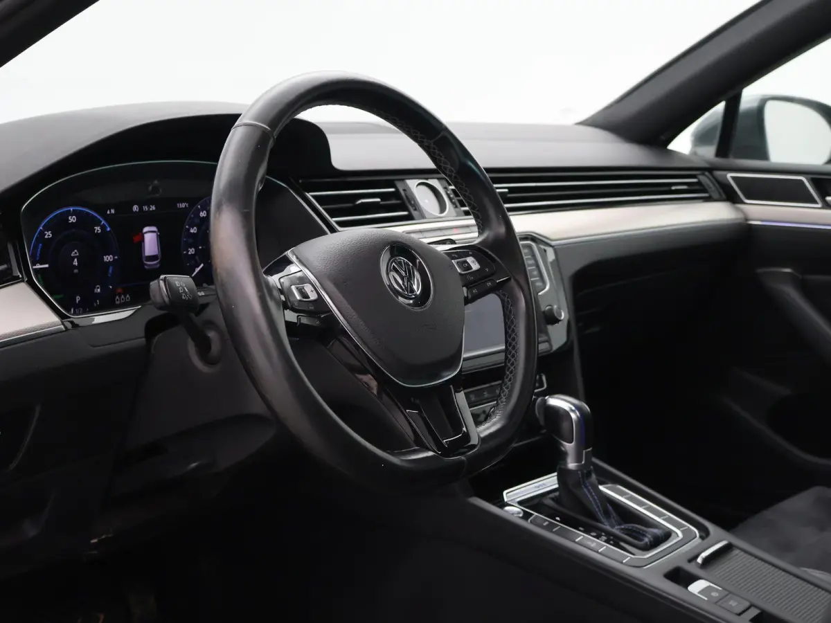 1.4 TSI GTE 218 PK + VIRTUAL COCKPIT / PANORAMA / TREKHAAK / CARPLAY