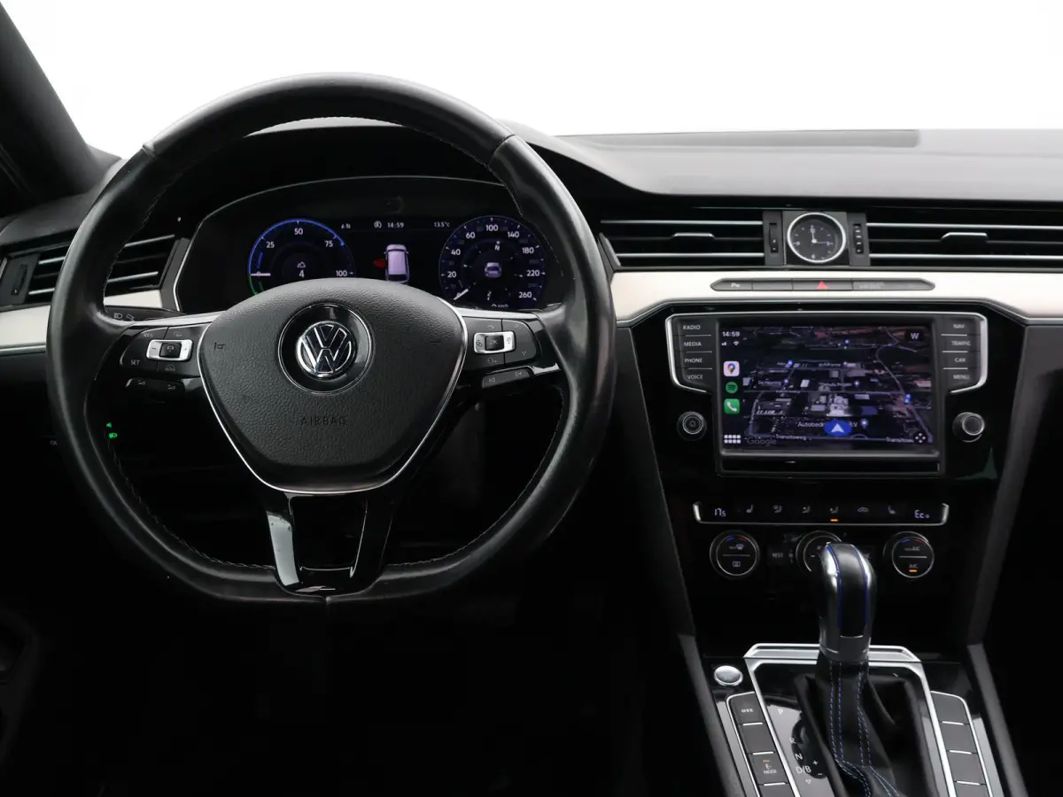 1.4 TSI GTE 218 PK + VIRTUAL COCKPIT / PANORAMA / TREKHAAK / CARPLAY