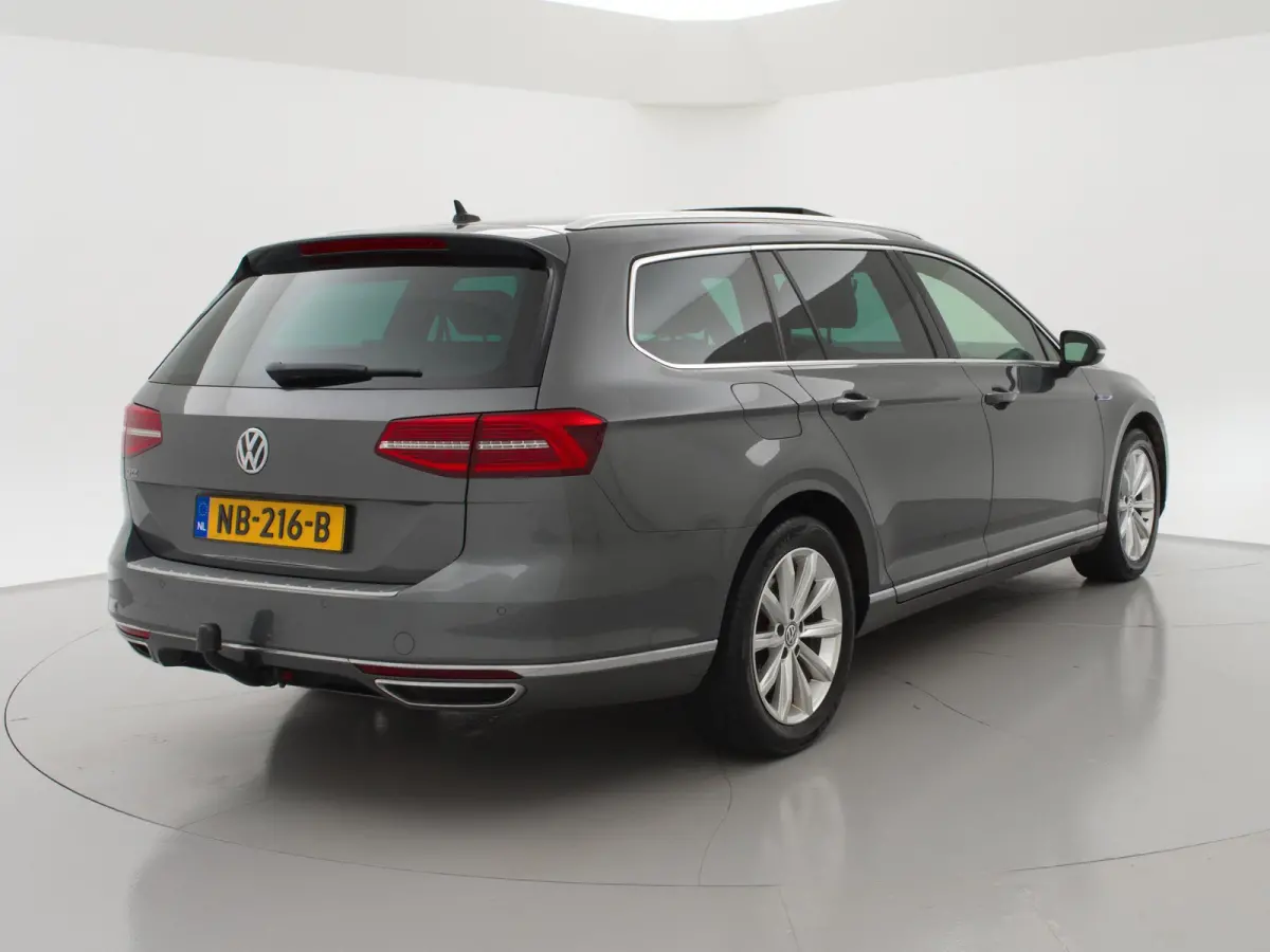 1.4 TSI GTE 218 PK + VIRTUAL COCKPIT / PANORAMA / TREKHAAK / CARPLAY