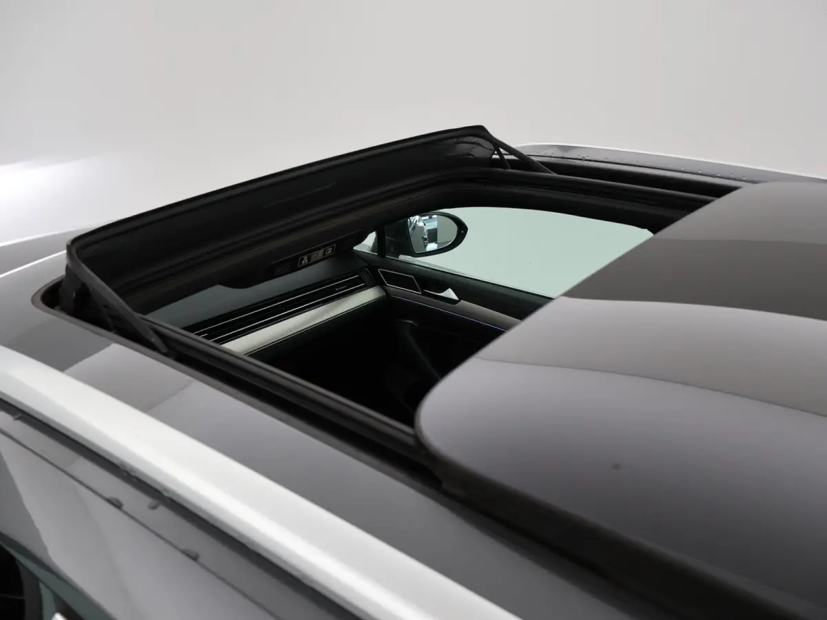 1.4 TSI GTE 218 PK + VIRTUAL COCKPIT / PANORAMA / TREKHAAK / CARPLAY