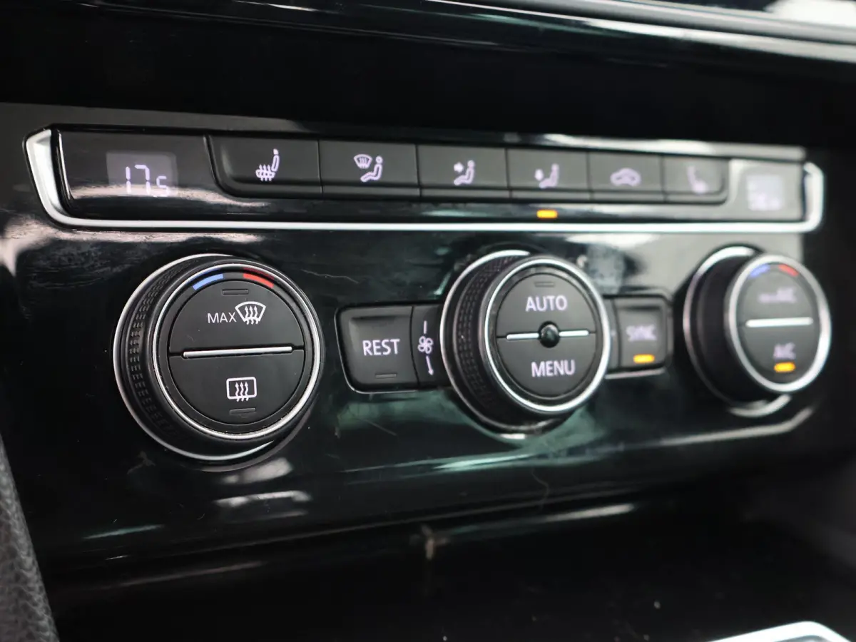 1.4 TSI GTE 218 PK + VIRTUAL COCKPIT / PANORAMA / TREKHAAK / CARPLAY