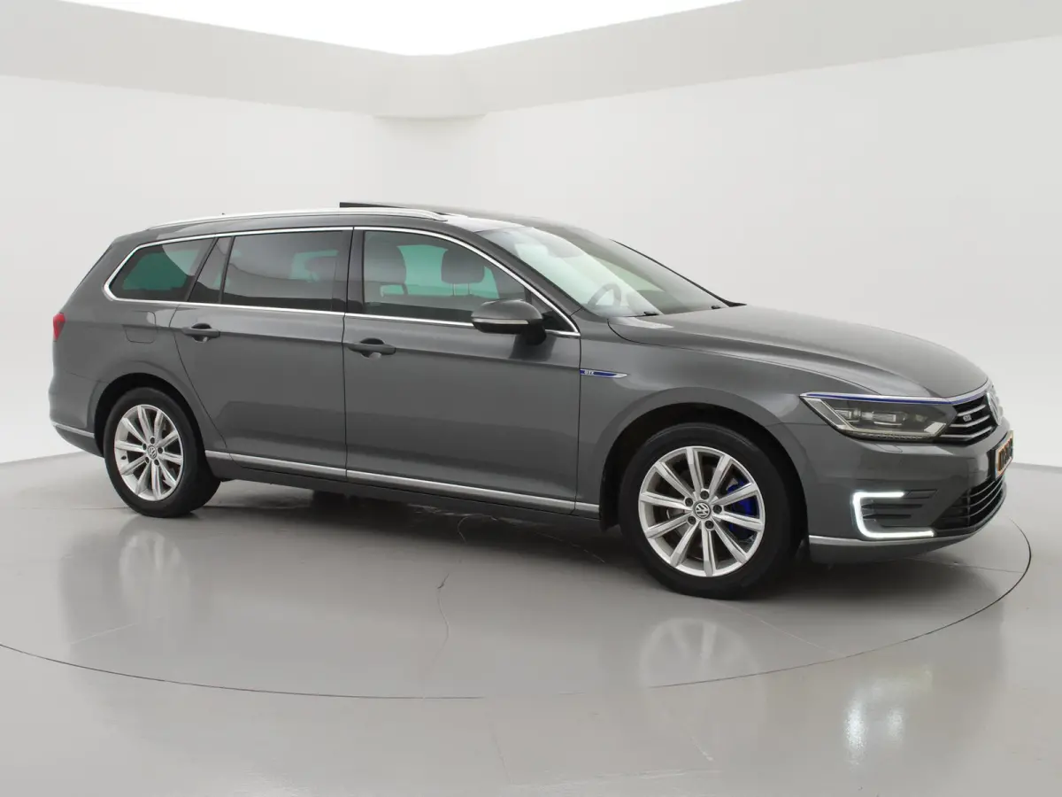 1.4 TSI GTE 218 PK + VIRTUAL COCKPIT / PANORAMA / TREKHAAK / CARPLAY