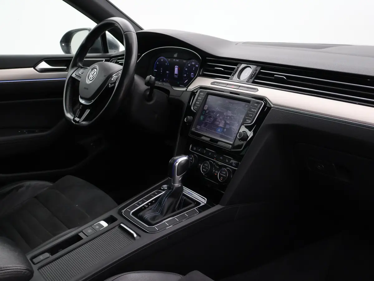 1.4 TSI GTE 218 PK + VIRTUAL COCKPIT / PANORAMA / TREKHAAK / CARPLAY