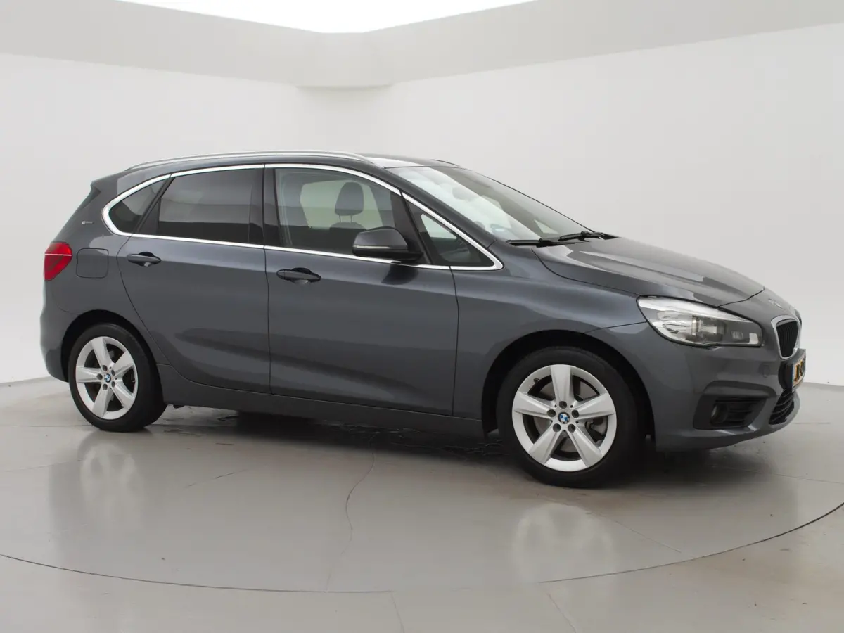 225XE 224 PK HYBRID XDRIVE EXECUTIVE + LED / NAVIGATIE