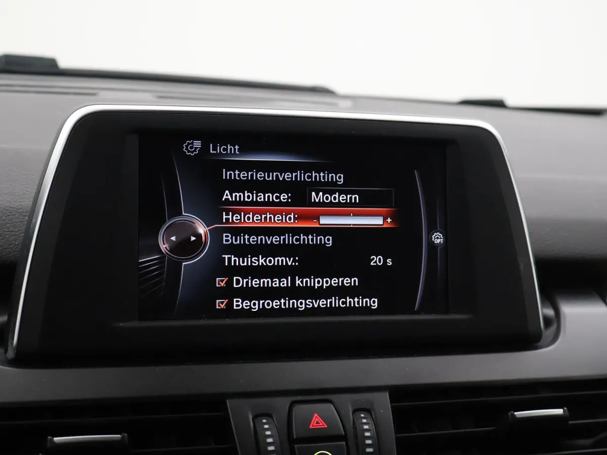 225XE 224 PK HYBRID XDRIVE EXECUTIVE + LED / NAVIGATIE