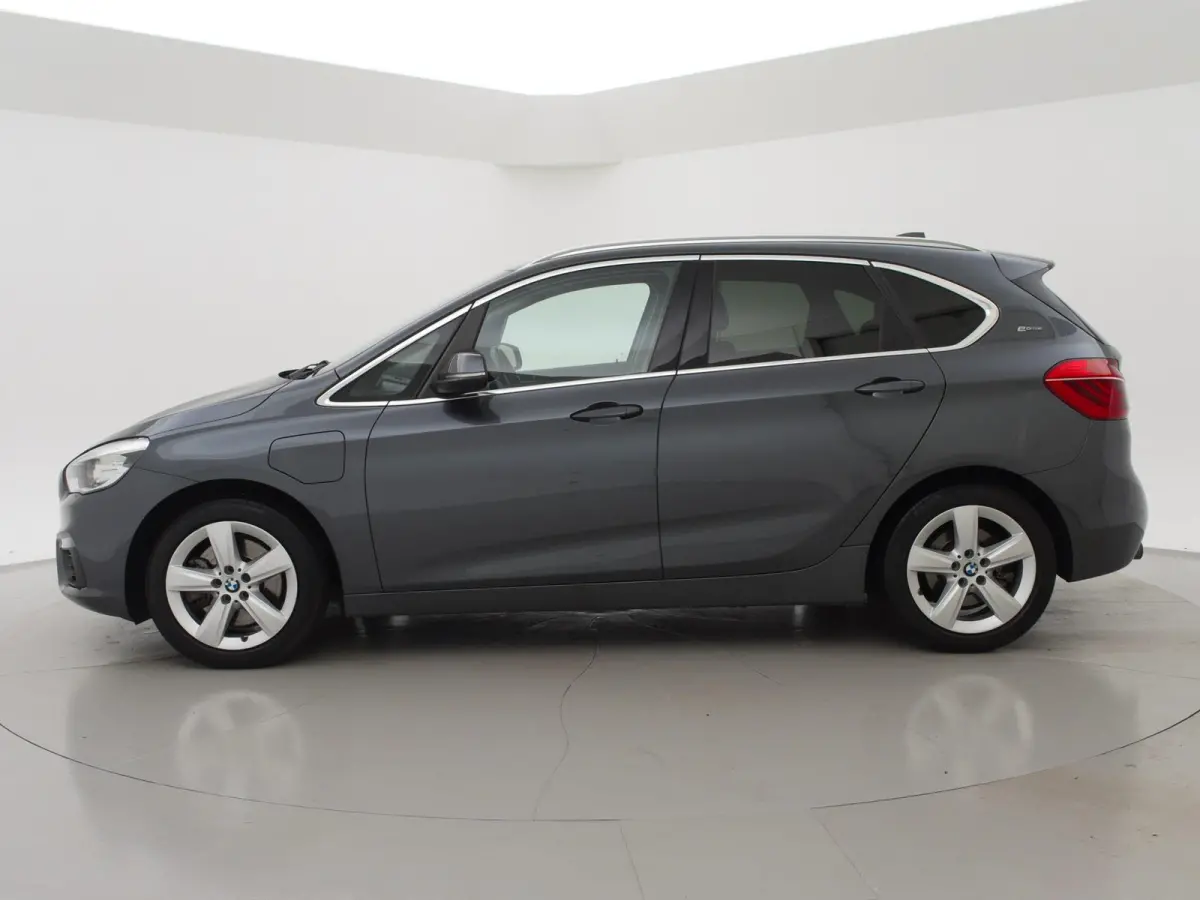 225XE 224 PK HYBRID XDRIVE EXECUTIVE + LED / NAVIGATIE