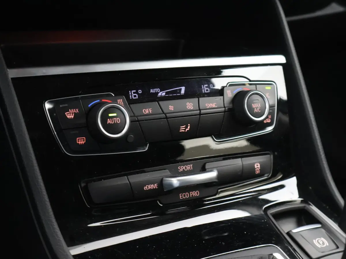 225XE 224 PK HYBRID XDRIVE EXECUTIVE + LED / NAVIGATIE