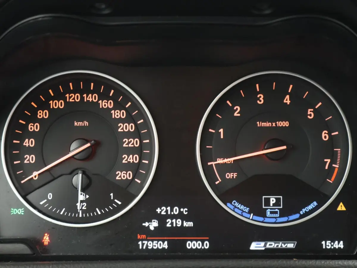 225XE 224 PK HYBRID XDRIVE EXECUTIVE + LED / NAVIGATIE