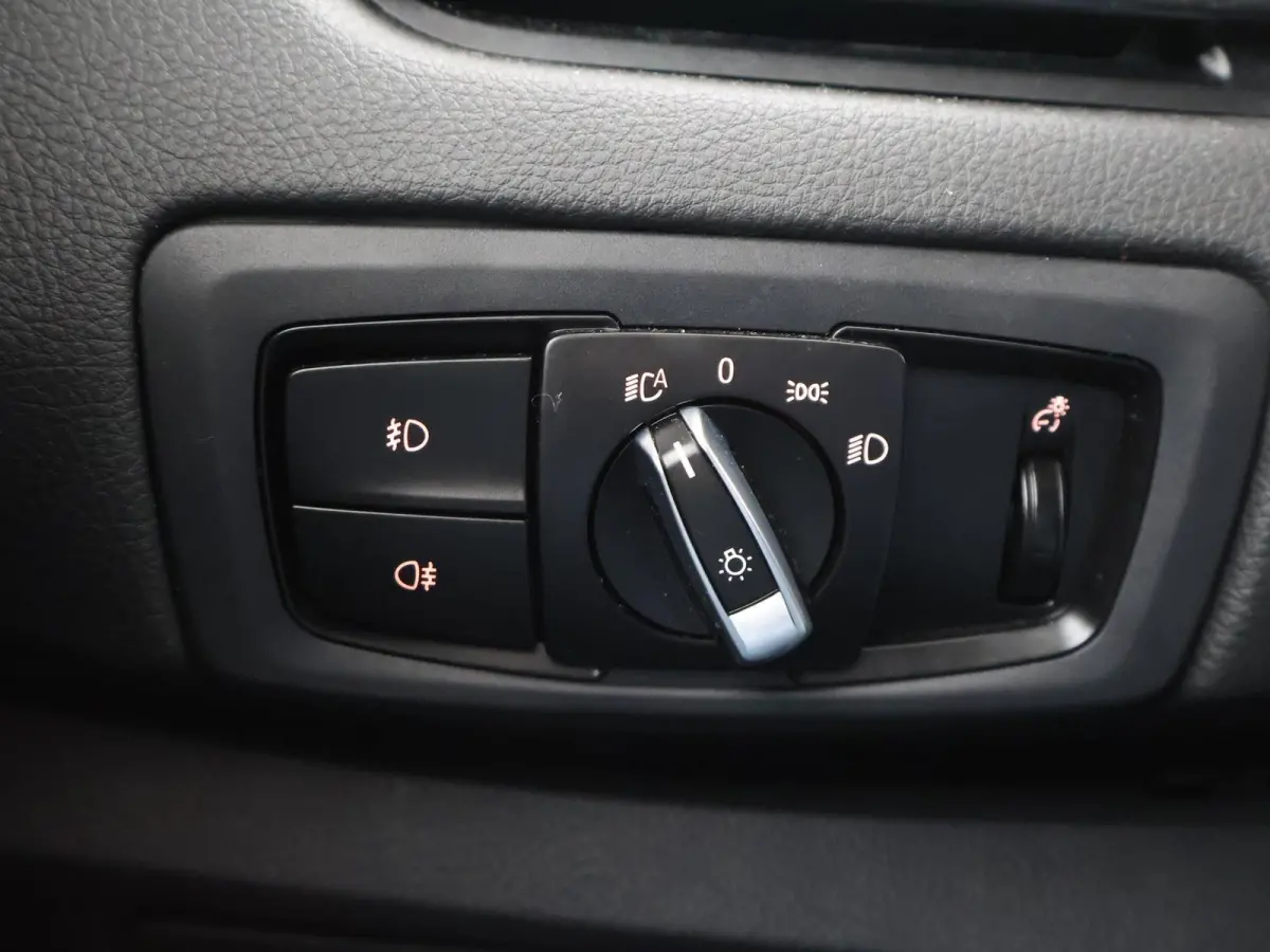 225XE 224 PK HYBRID XDRIVE EXECUTIVE + LED / NAVIGATIE