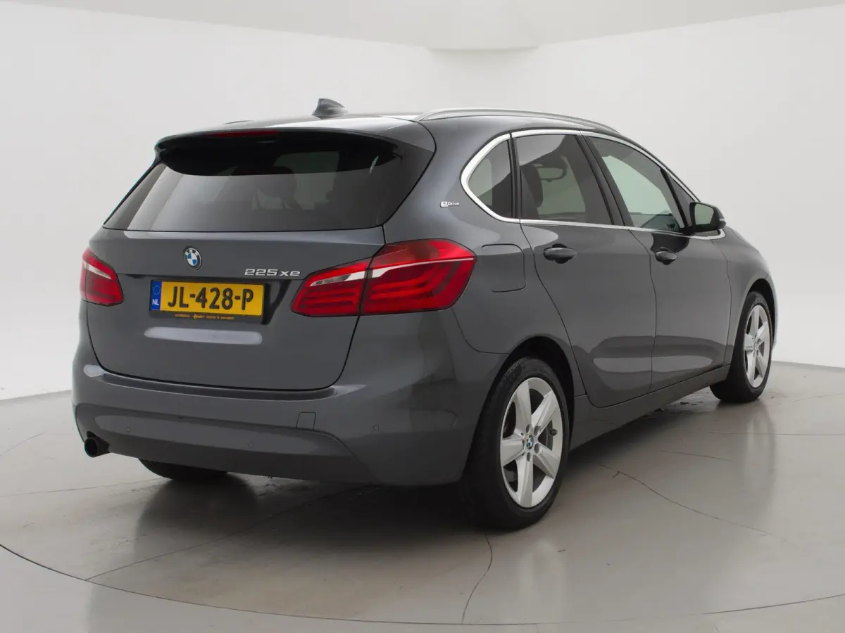 225XE 224 PK HYBRID XDRIVE EXECUTIVE + LED / NAVIGATIE