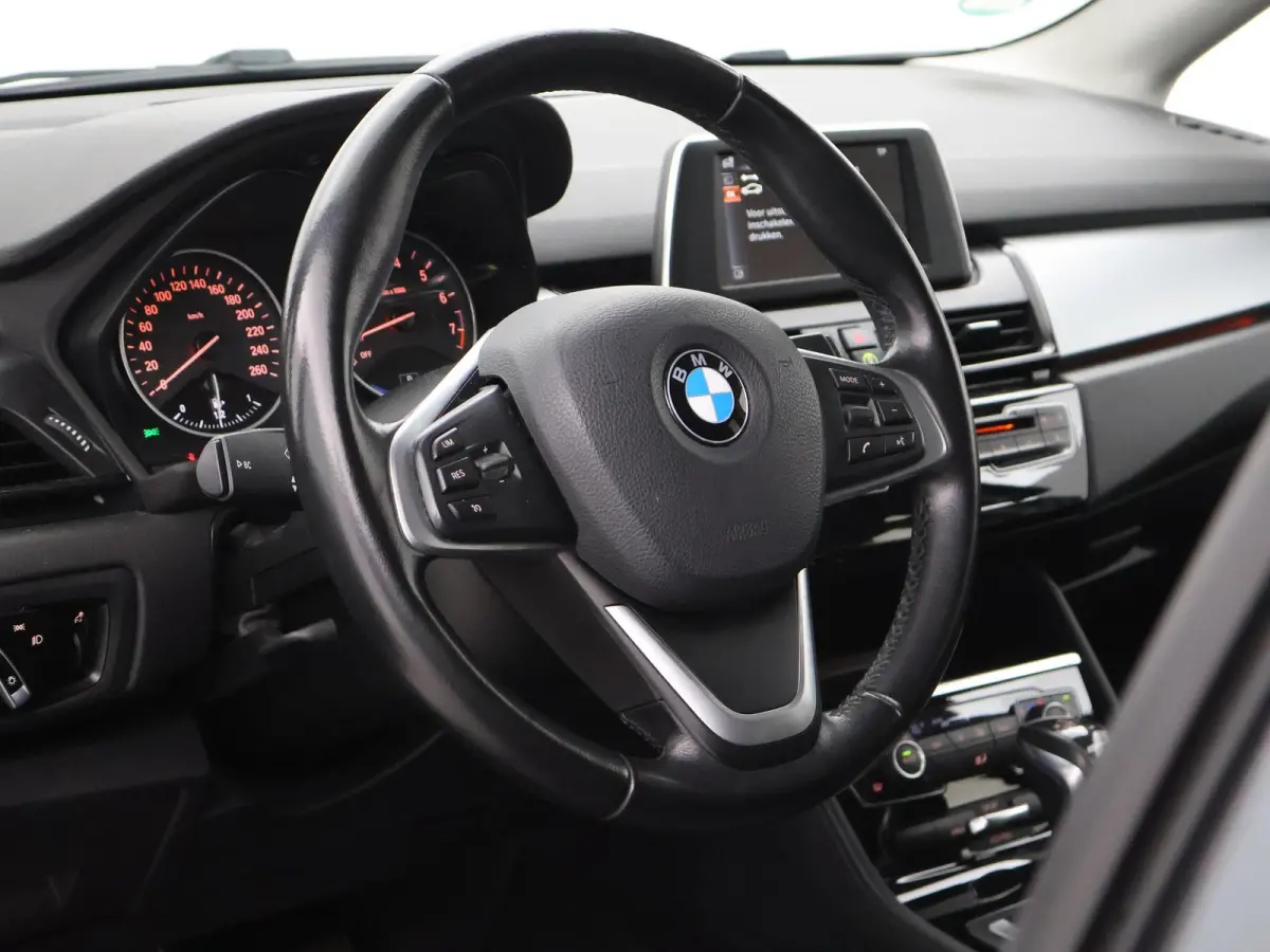 225XE 224 PK HYBRID XDRIVE EXECUTIVE + LED / NAVIGATIE