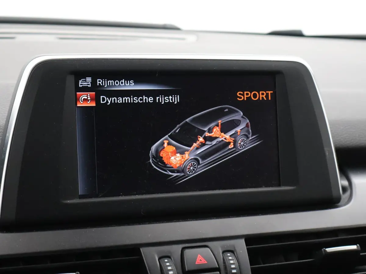 225XE 224 PK HYBRID XDRIVE EXECUTIVE + LED / NAVIGATIE
