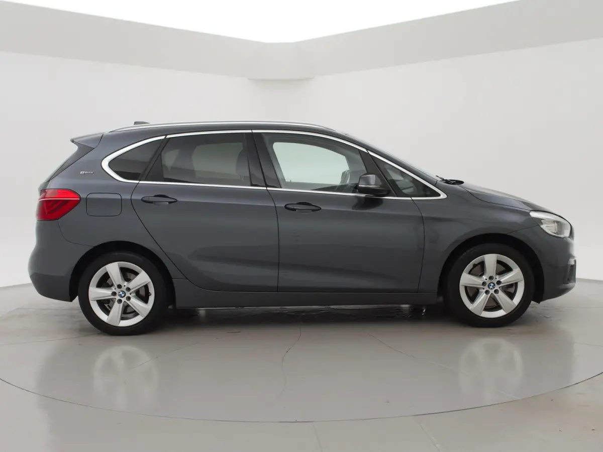 225XE 224 PK HYBRID XDRIVE EXECUTIVE + LED / NAVIGATIE