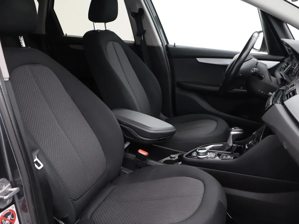 225XE 224 PK HYBRID XDRIVE EXECUTIVE + LED / NAVIGATIE