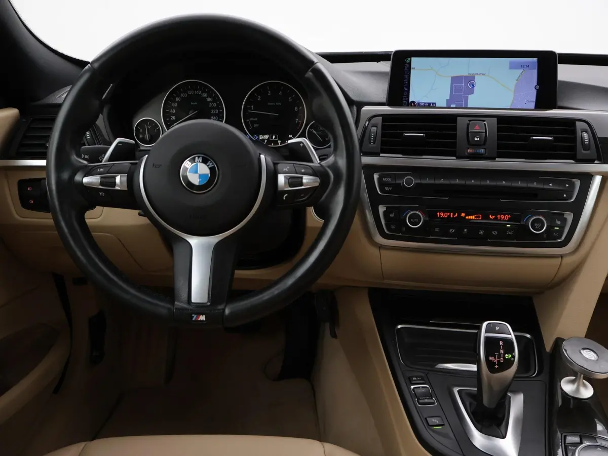 320i GT LUXURY + PANORAMA / NAVIGATIE PROFESSIONAL