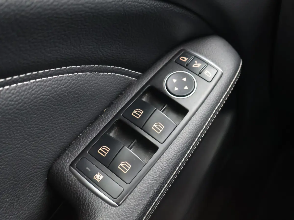 200 AUT7 156 PK AMG SPORT + NIGHT PACK | TREKHAAK | CAMERA | COMAND NAVIGATIE