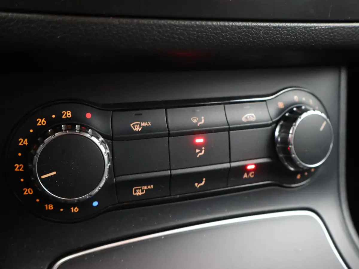 200 AUT7 156 PK AMG SPORT + NIGHT PACK | TREKHAAK | CAMERA | COMAND NAVIGATIE