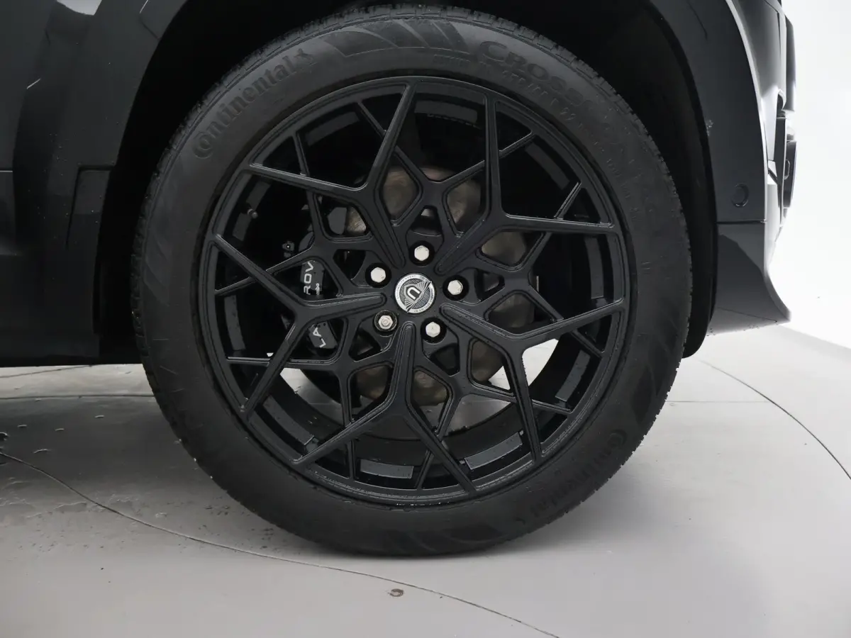 P525 5.0 V8 SUPERCHARGED URBAN + MILLTEK UITLAAT | 22 INCH | WEGKL. TREKHAAK