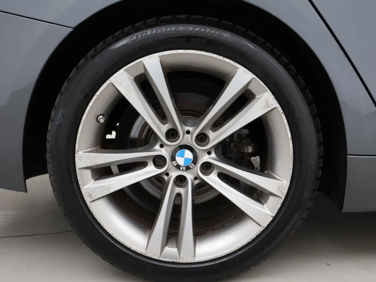 418i EXECUTIVE | LEDER | NAVI | STOELVERWARMING | LED | 18 INCH LMV
