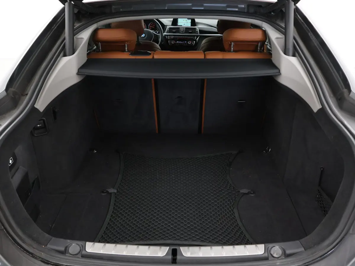 418i EXECUTIVE | LEDER | NAVI | STOELVERWARMING | LED | 18 INCH LMV