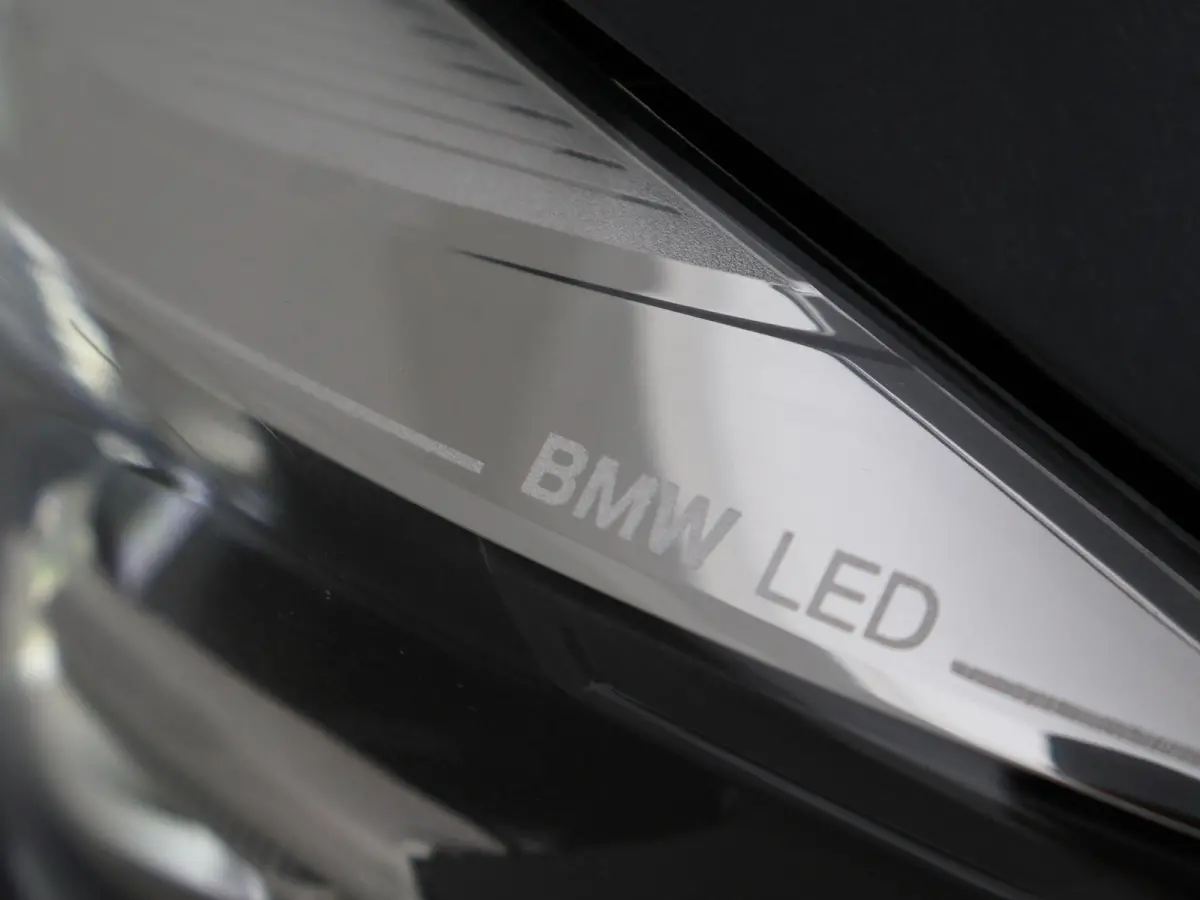 418i EXECUTIVE | LEDER | NAVI | STOELVERWARMING | LED | 18 INCH LMV