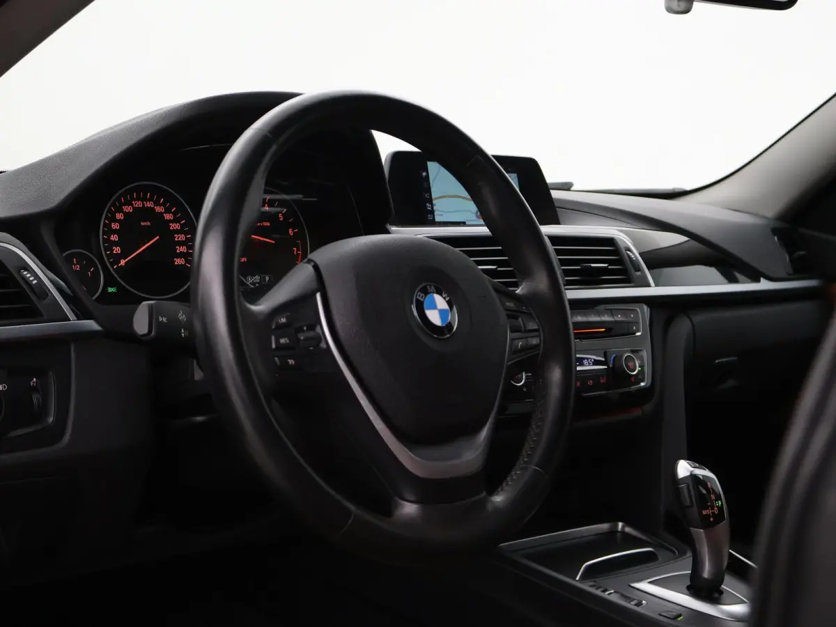 418i EXECUTIVE | LEDER | NAVI | STOELVERWARMING | LED | 18 INCH LMV