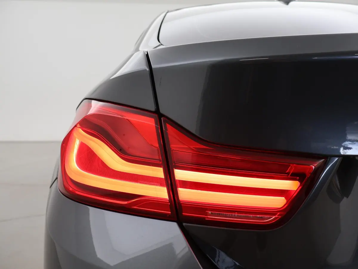418i EXECUTIVE | LEDER | NAVI | STOELVERWARMING | LED | 18 INCH LMV