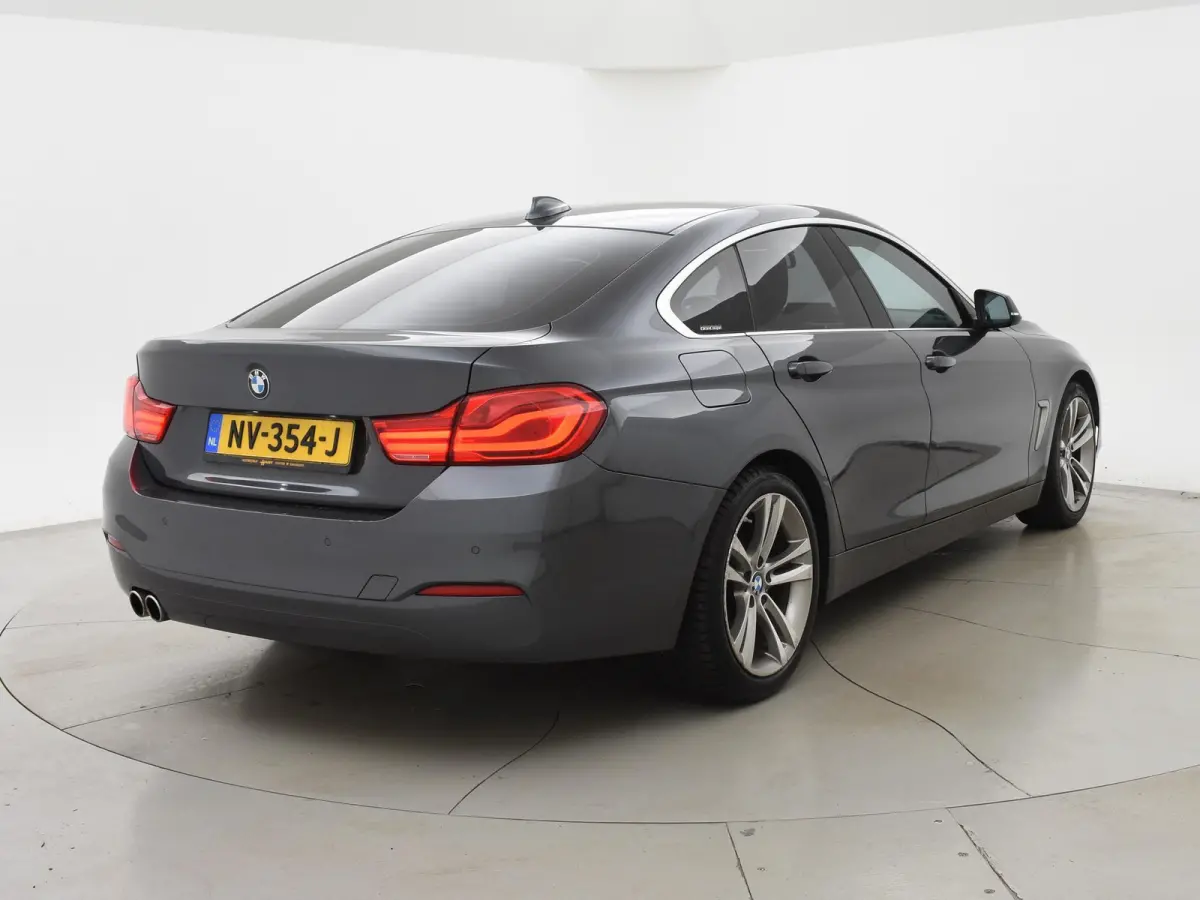 418i EXECUTIVE | LEDER | NAVI | STOELVERWARMING | LED | 18 INCH LMV