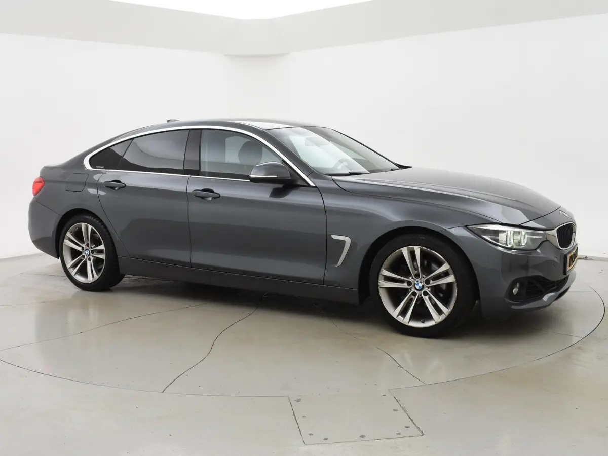 418i EXECUTIVE | LEDER | NAVI | STOELVERWARMING | LED | 18 INCH LMV