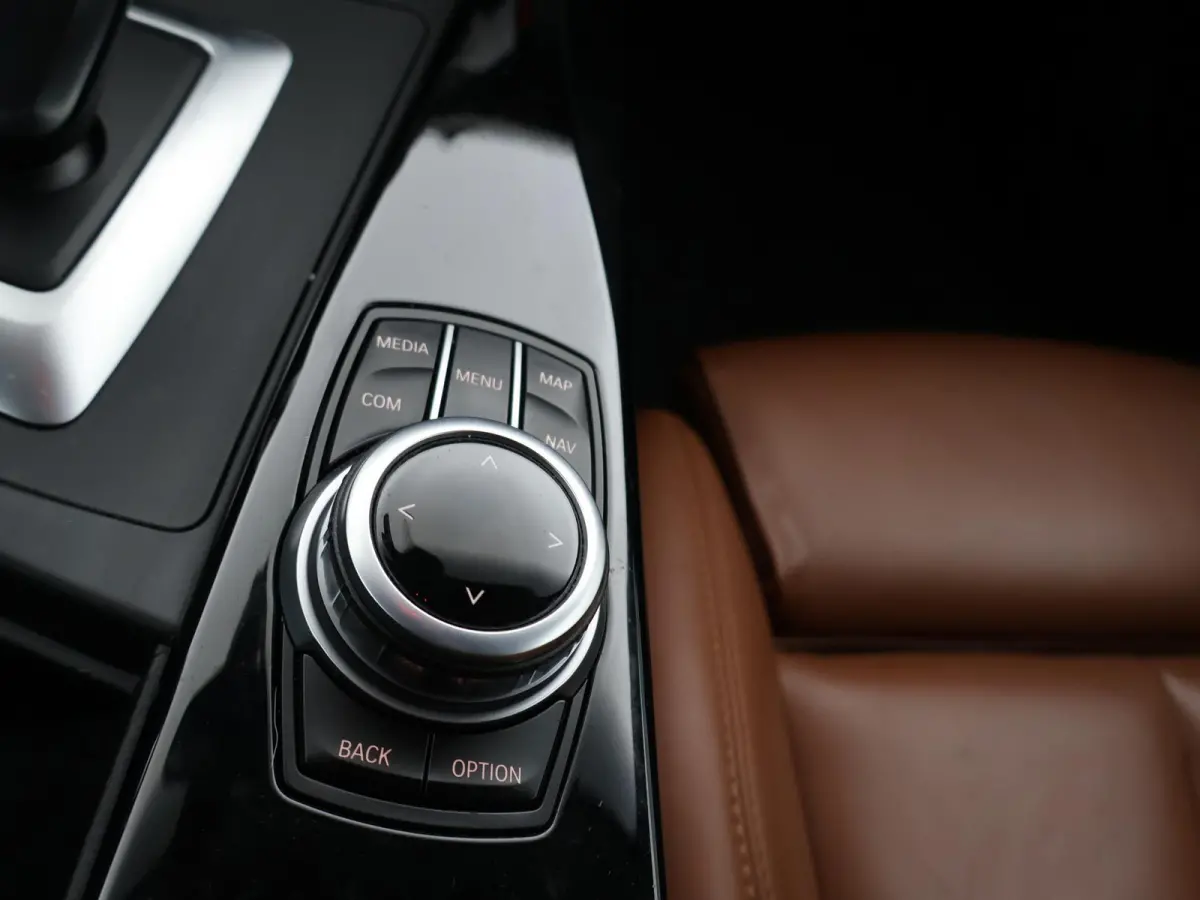 418i EXECUTIVE | LEDER | NAVI | STOELVERWARMING | LED | 18 INCH LMV