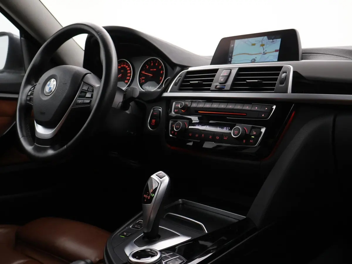 418i EXECUTIVE | LEDER | NAVI | STOELVERWARMING | LED | 18 INCH LMV