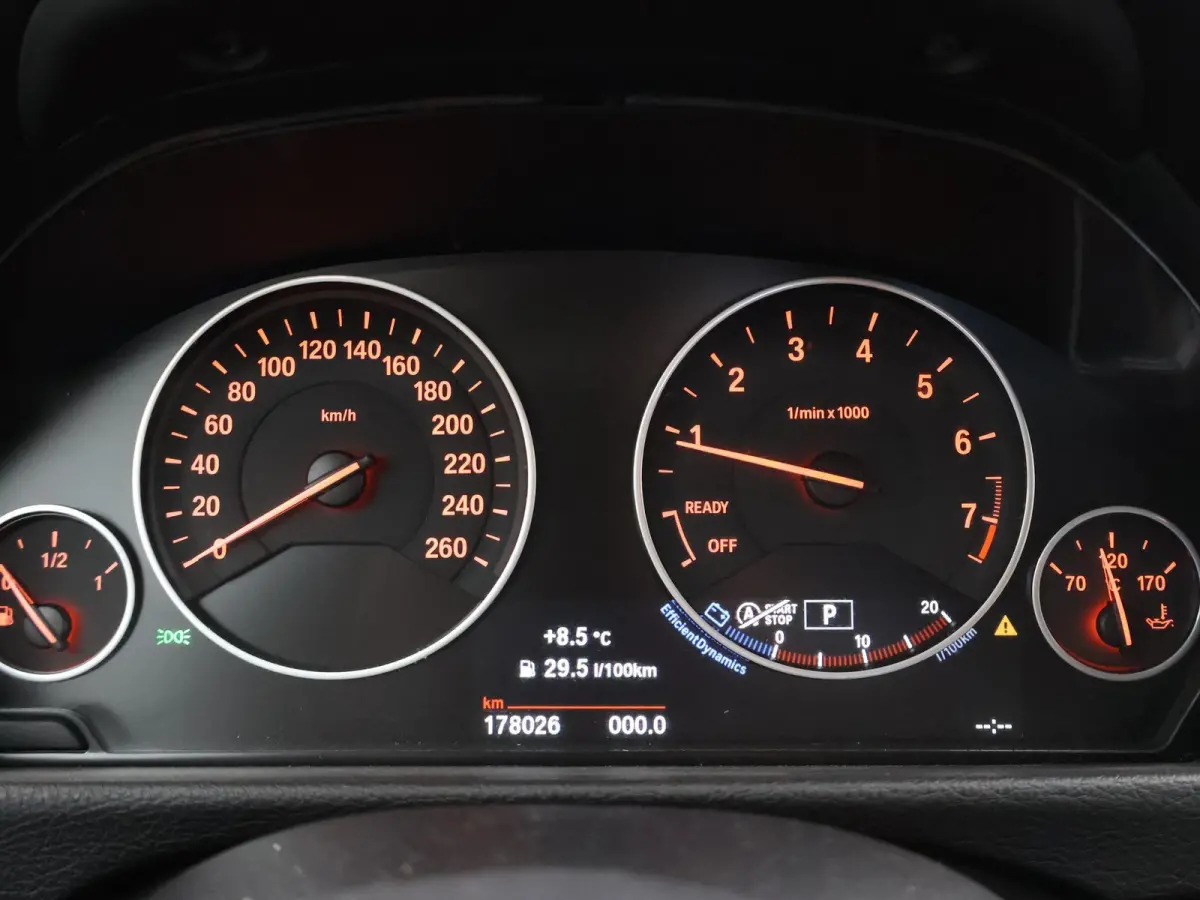 418i EXECUTIVE | LEDER | NAVI | STOELVERWARMING | LED | 18 INCH LMV