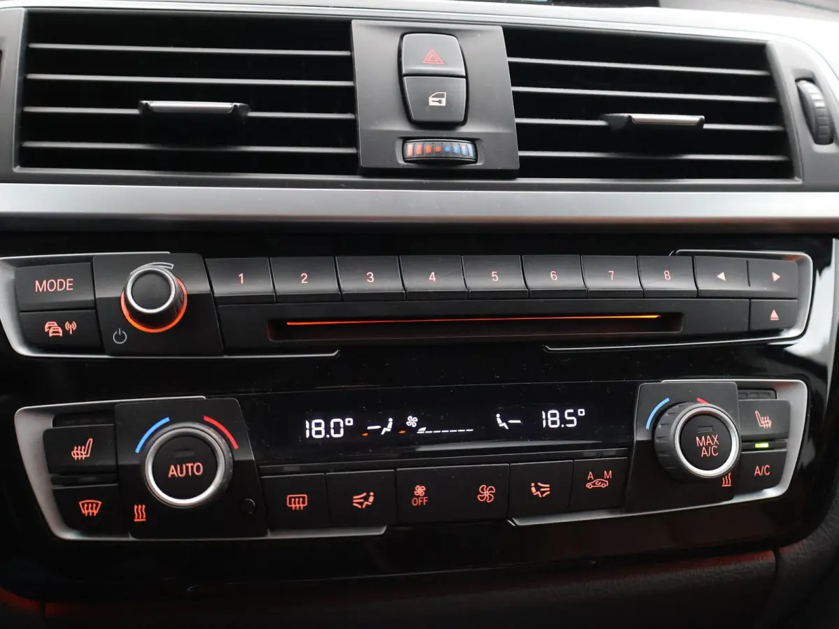 418i EXECUTIVE | LEDER | NAVI | STOELVERWARMING | LED | 18 INCH LMV