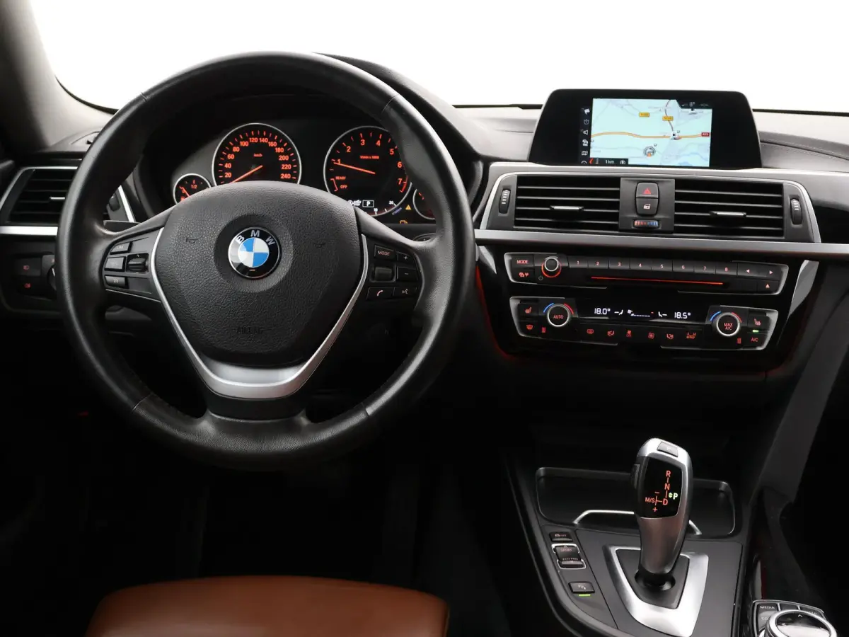 418i EXECUTIVE | LEDER | NAVI | STOELVERWARMING | LED | 18 INCH LMV
