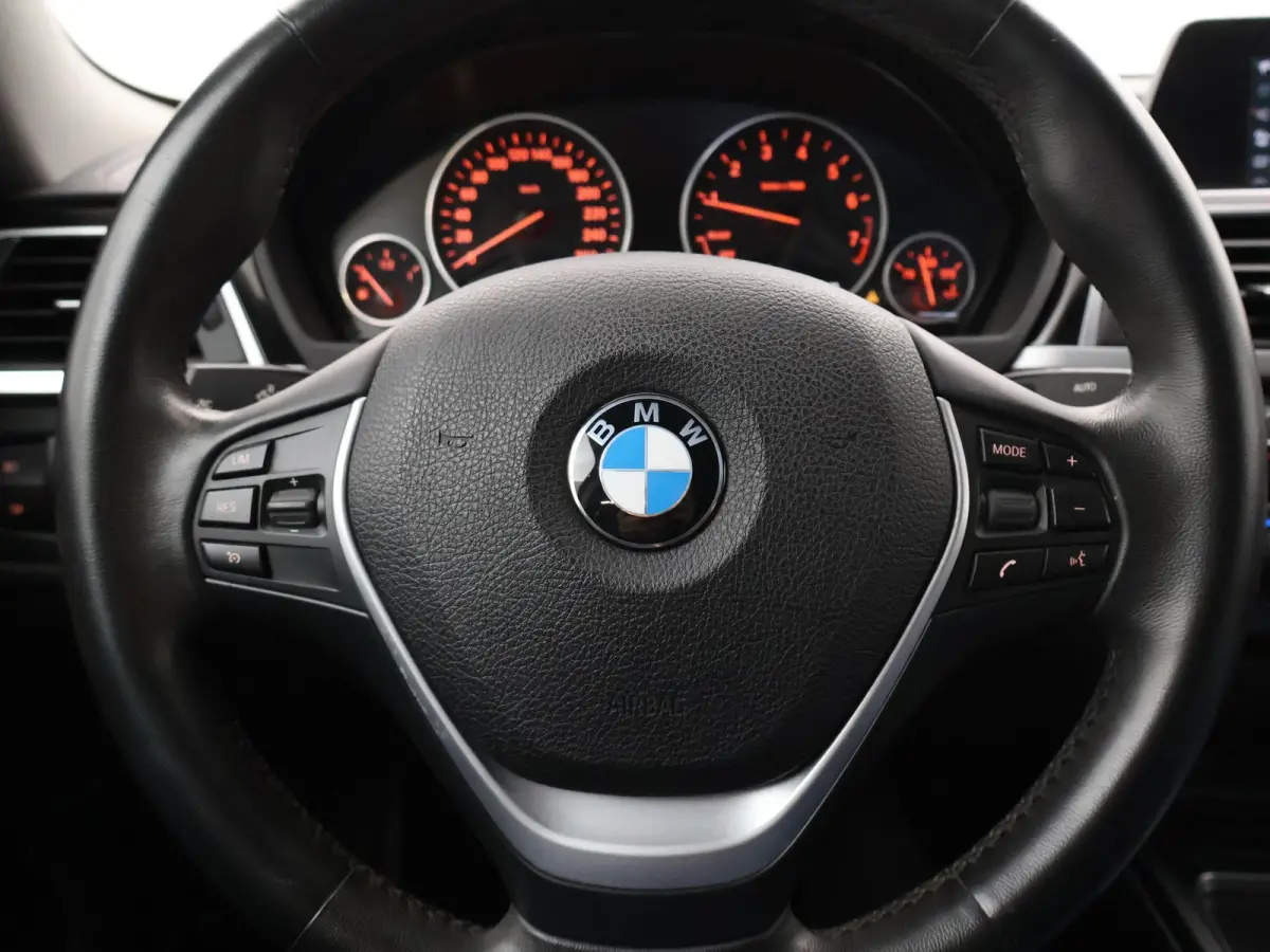 418i EXECUTIVE | LEDER | NAVI | STOELVERWARMING | LED | 18 INCH LMV