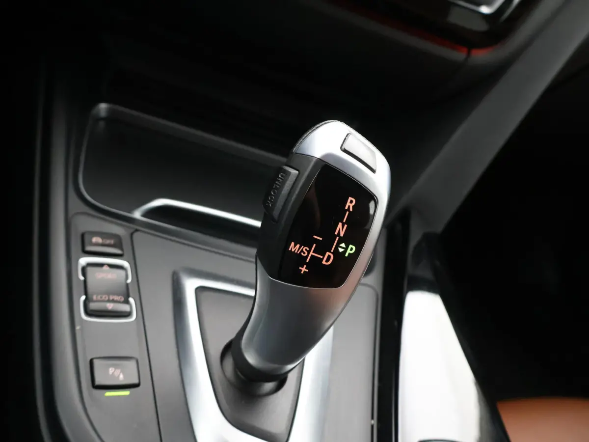 418i EXECUTIVE | LEDER | NAVI | STOELVERWARMING | LED | 18 INCH LMV