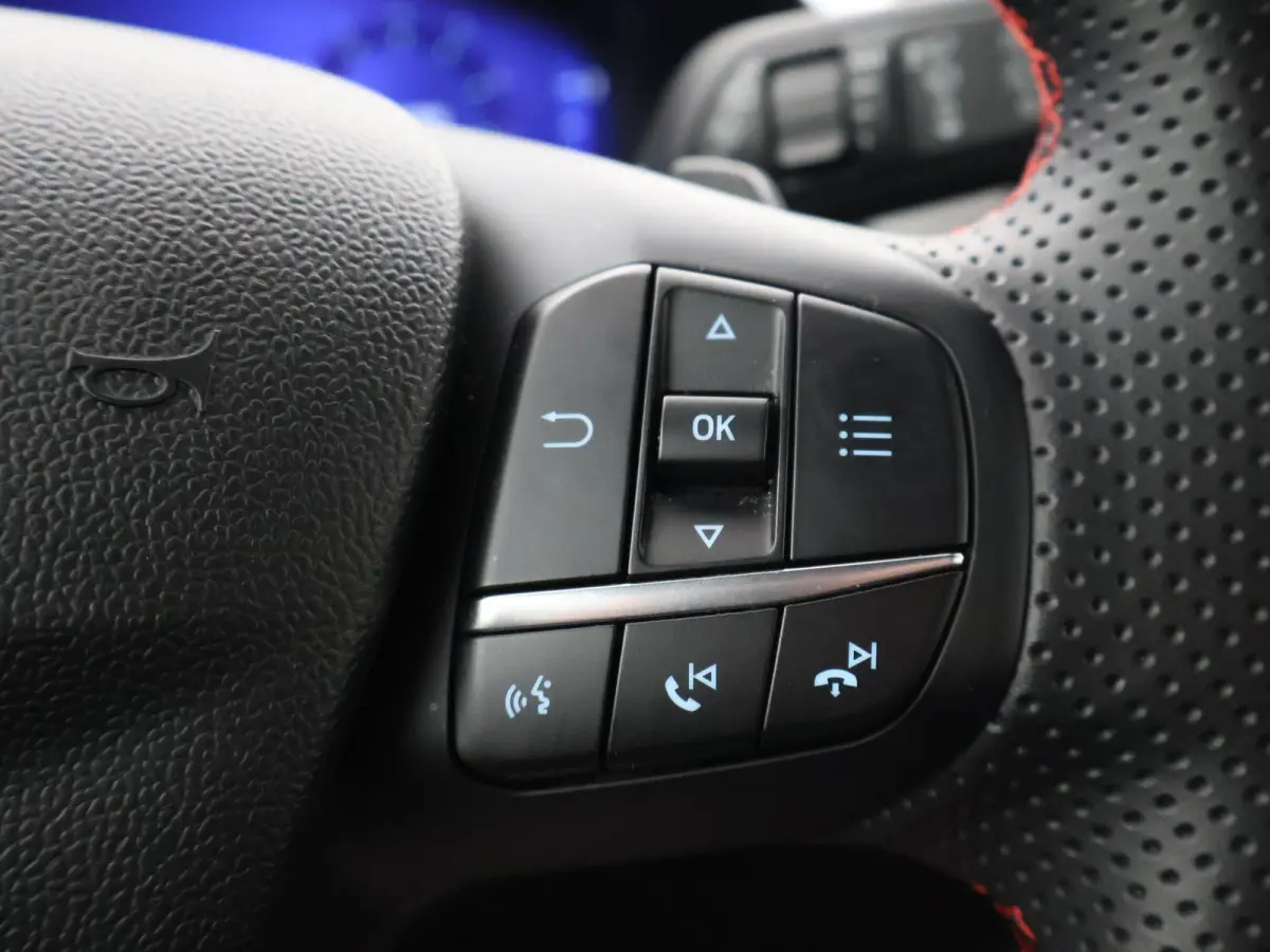 1.0 ECOBOOST AUT. ST-LINE + CAMERA | LED | CARPLAY
