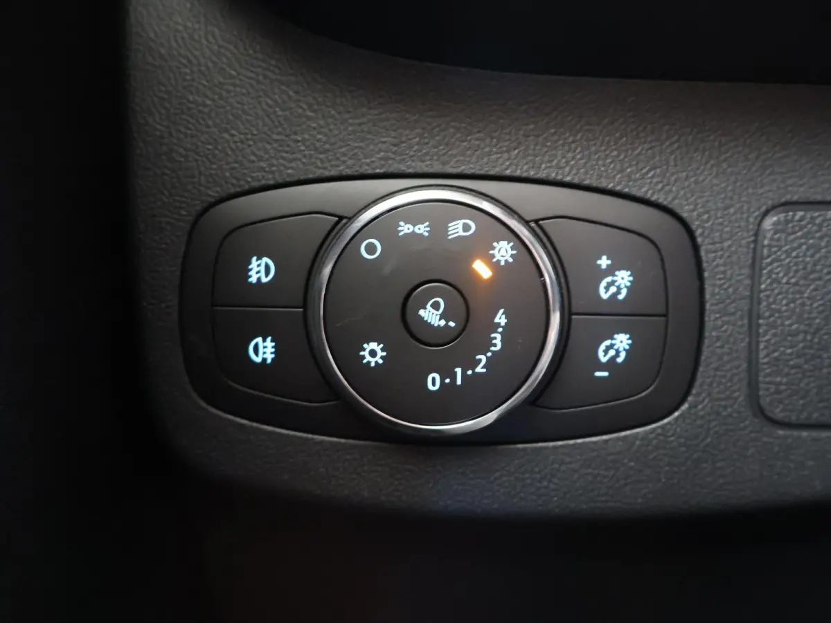 1.0 ECOBOOST AUT. ST-LINE + CAMERA | LED | CARPLAY