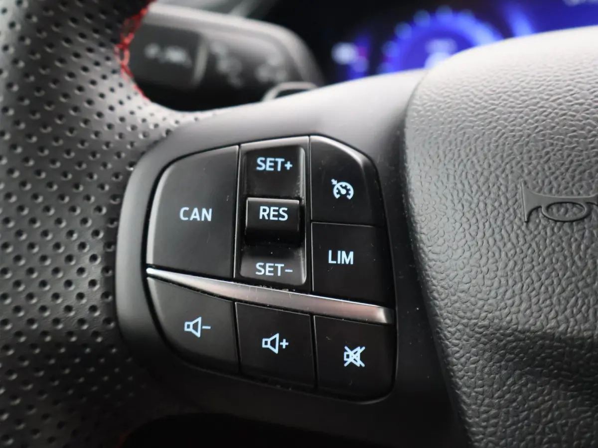 1.0 ECOBOOST AUT. ST-LINE + CAMERA | LED | CARPLAY