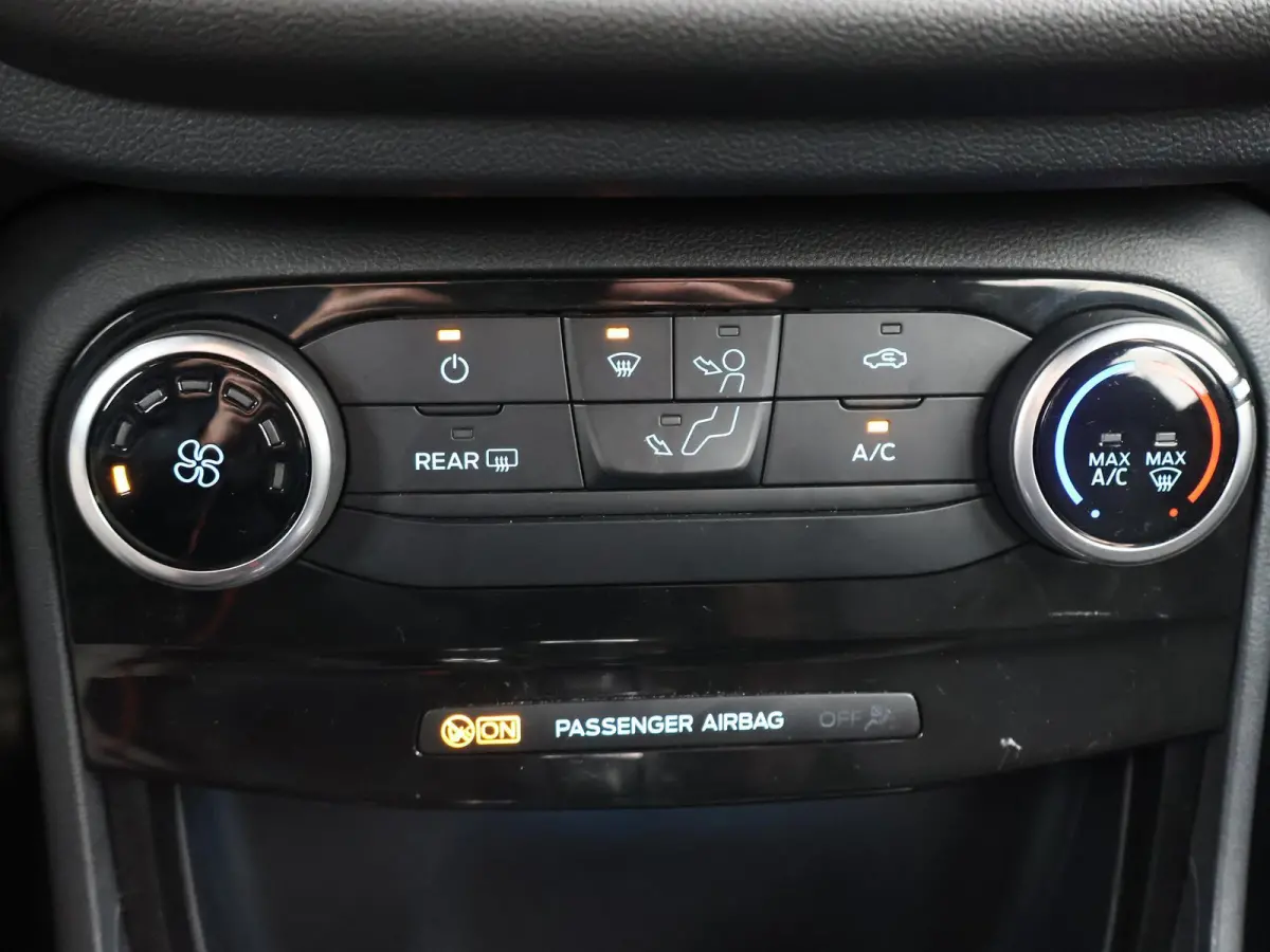1.0 ECOBOOST AUT. ST-LINE + CAMERA | LED | CARPLAY
